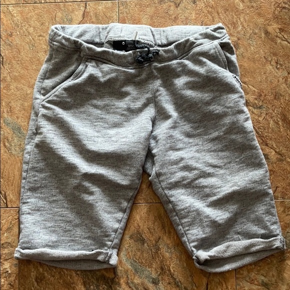 Bench shorts. - Picture 1 of 3